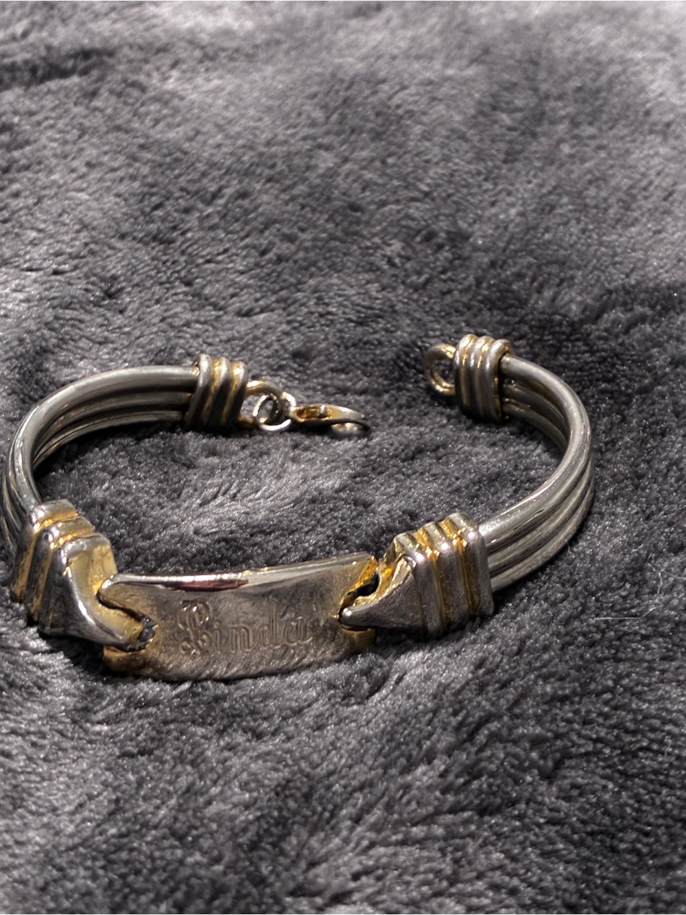 Personalized Silver-Tone Nameplate Bracelet with Linda Engraving - Picture 9 of 10